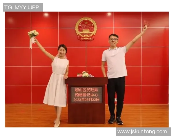 足球明星甜蜜结婚照曝光见证爱情的美好瞬间与幸福生活的开始 足球明星甜蜜结婚照曝光见证爱情的美好瞬间与幸福生活的开始